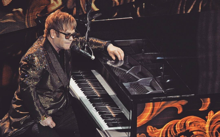 O Elton John στον βασιλικό γάμο