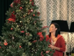 Η Σίσσυ Φειδά δίνει βασικά τιπς για το πώς να στολίσεις ωραία το χριστουγεννιάτικο δέντρο