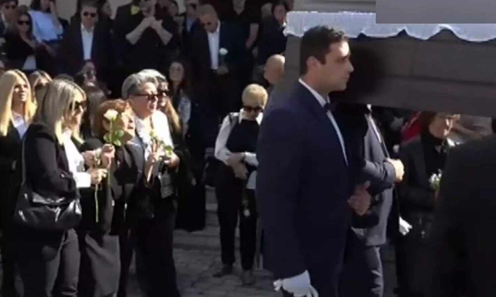 Κηδεία Κάτιας Νικολαΐδου: Ράγισαν καρδιές στο τελευταίο αντίο της ηθοποιού