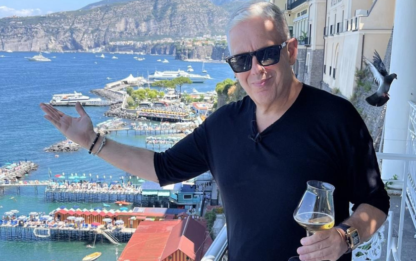 Οι «Εικόνες» με τον Τάσο Δούση κάνουν πρεμιέρα στην ονειρική Ακτή Αμάλφι 