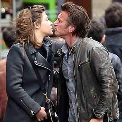 Εθεάθη ο Sean Penn να φιλά άλλη γυναίκα