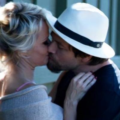 H Pamela Anderson φιλιέται ξανά με τον σύζυγό της ενώ υπέβαλλε αίτηση διαζυγίου!