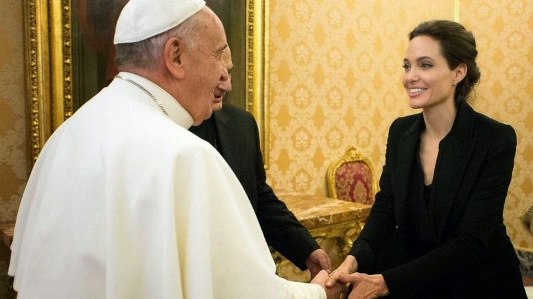 Η Αντζελίνα Τζολί πήρε την ευχή του Πάπα για τον «Αλύγιστο»