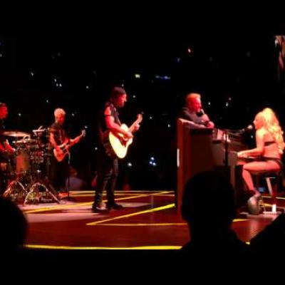 Lady Gaga & U2 τραγουδούν μαζί οn stage!