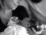 Η φωτογραφία της Ελληνίδας celebrity με το μωρό και τον σύντροφό της στο μαιευτήριο