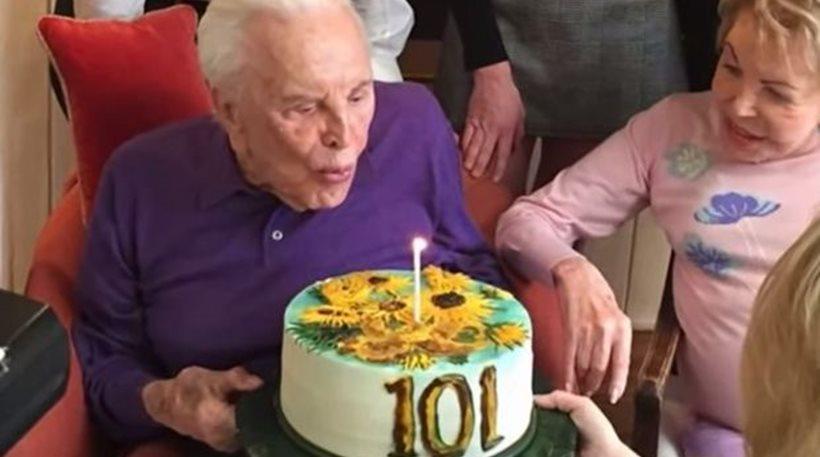 Ο Κερκ Ντάγκλας έγινε 101 ετών και το γιόρτασε με την οικογένειά του