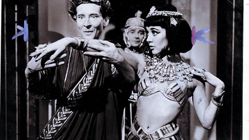 Amanda Barrie: Μου ζήτησαν να πάρω την παρθενιά του πρίγκιπα Κάρολου