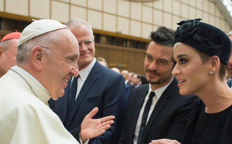 Η Katy Perry και ο Orlando Bloom γνώρισαν τον Πάπα της Ρώμης