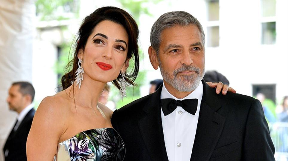 Amal & George Clooney: Σε σπάνια εμφάνιση με τα δίδυμα  