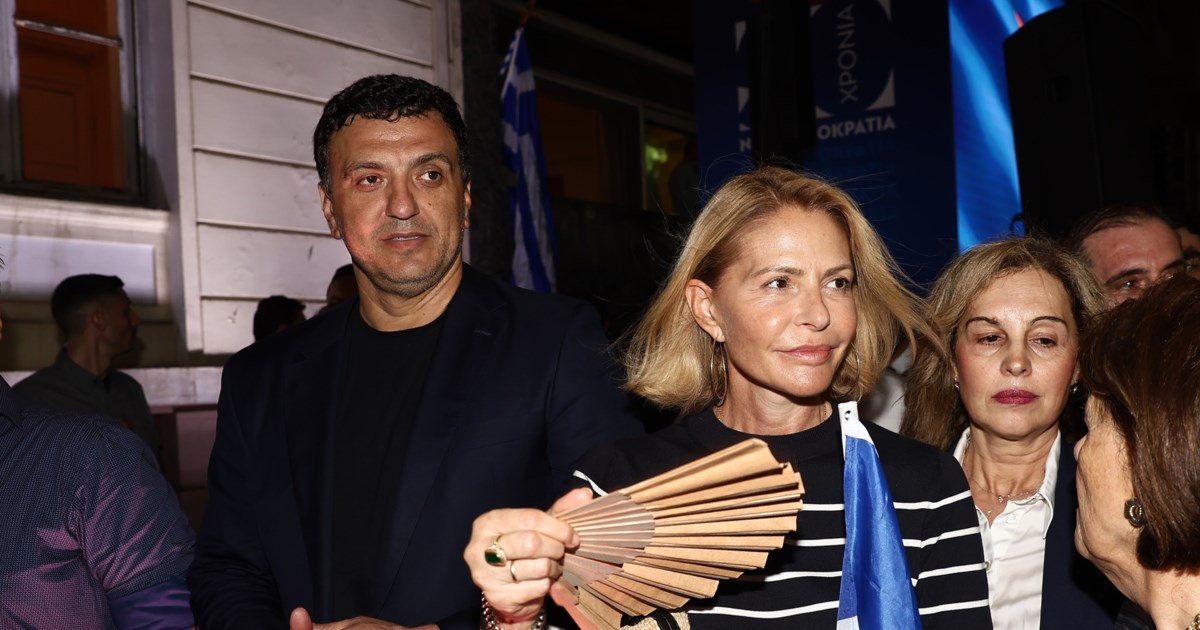 Τζένη Μπαλατσινού: Με μαρινιέρα και ψηλόμεσο τζιν στην Αθήνα με τον Βασίλη Κικίλια