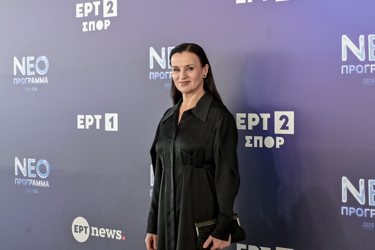 Καρυοφυλλιά Καραμπέτη: Τιμήθηκε με το Μεγάλο Βραβείο Θεάτρου