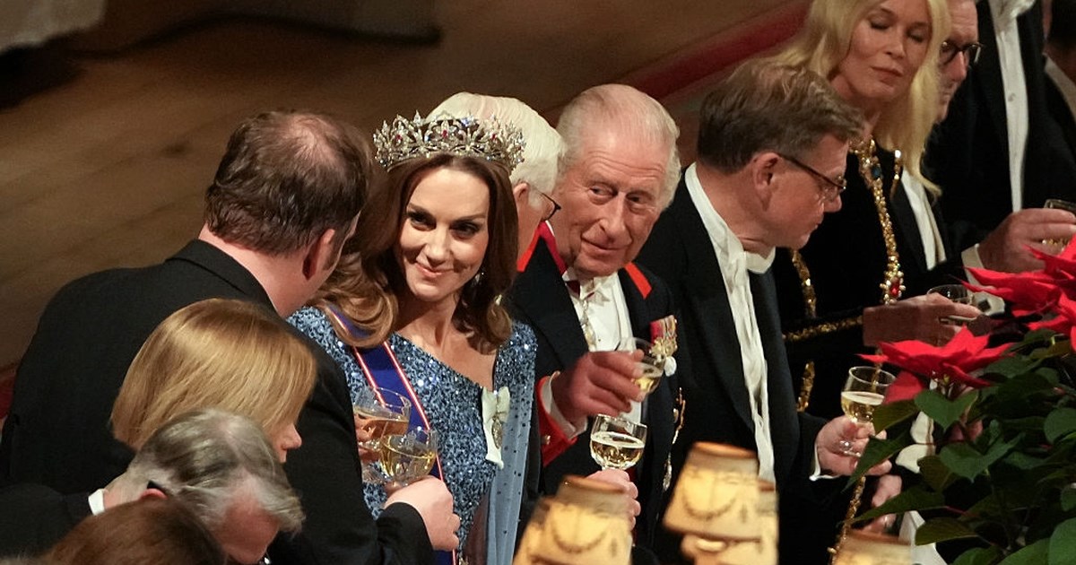 Βασιλιάς Κάρολος - Κέιτ Μίντλετον: Η ιδιαίτερη στιγμή σε επίσημο δείπνο, που προκάλεσε σχόλια