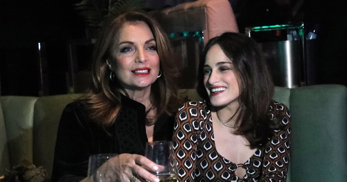 Αντζελα Γκερέκου - Μαρία Βοσκοπούλου: Στόλισαν για τα Χριστούγεννα