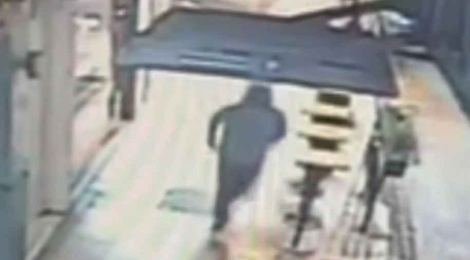 Κωνσταντίνος Αργυρός: Η στιγμή που τρέχει να βοηθήσει την Αλεξάνδρα Νίκα 